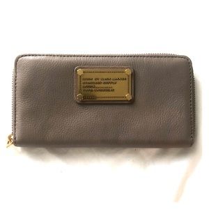 Marc Jacobs zip wallet